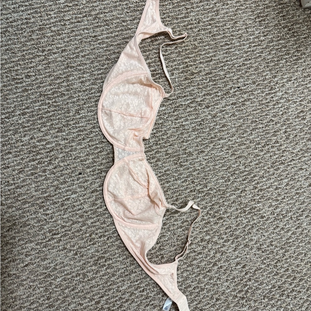 Old Navy underwire Bra in Light Pink